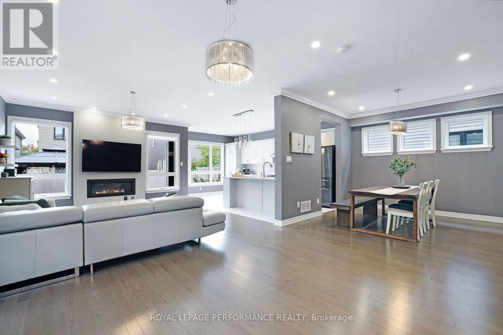 266 Shinleaf Crescent, Ottawa, ON - Indoor Photo Showing Living Room