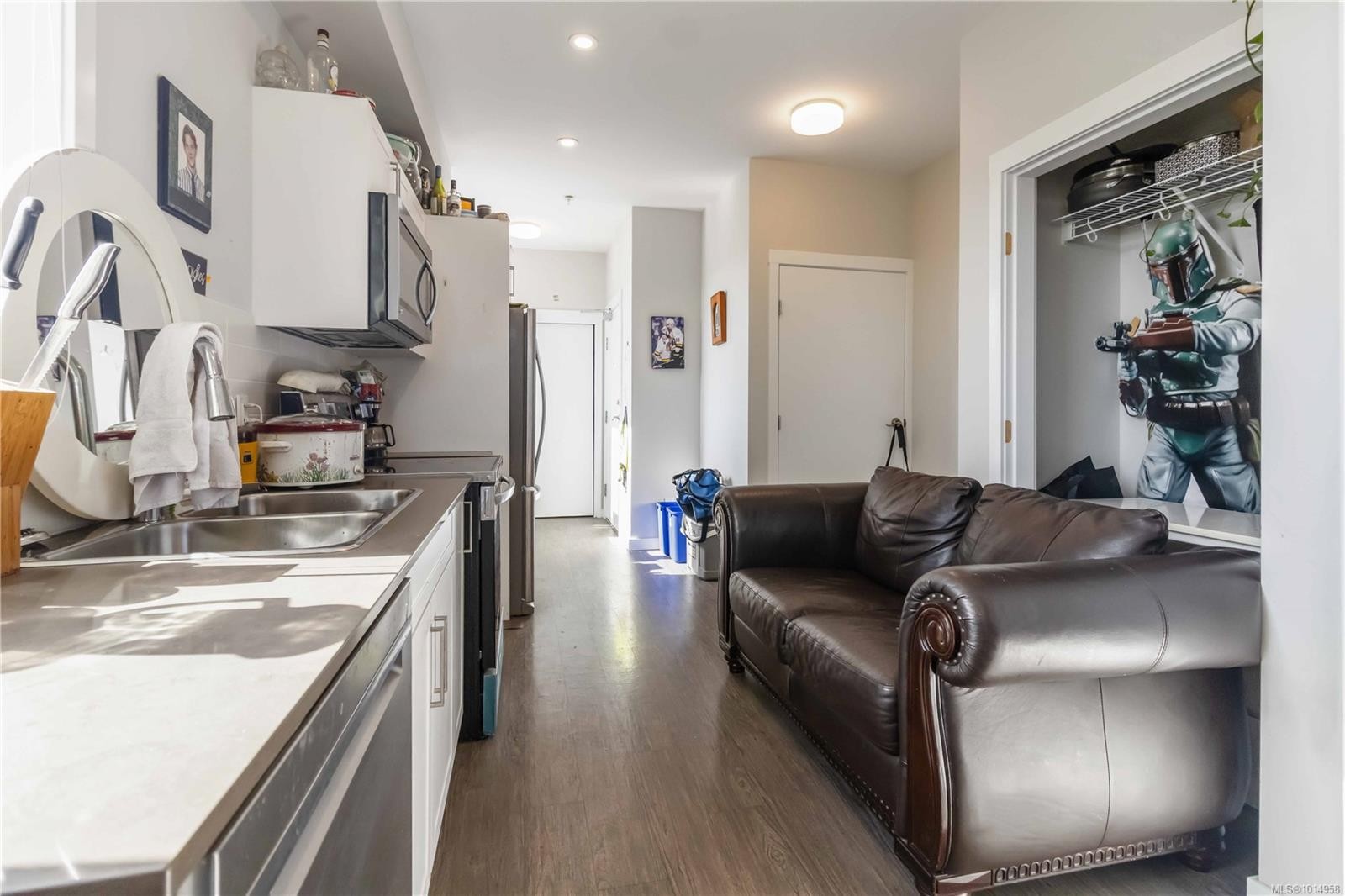 602-868 Orono Ave, Langford, BC - Indoor Photo Showing Kitchen With Double Sink