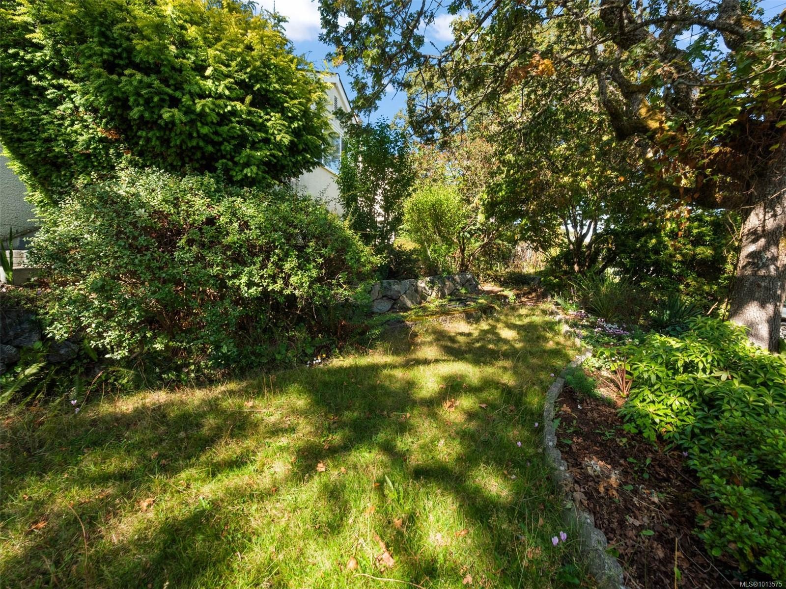 2702 Roseberry Ave, Victoria, BC