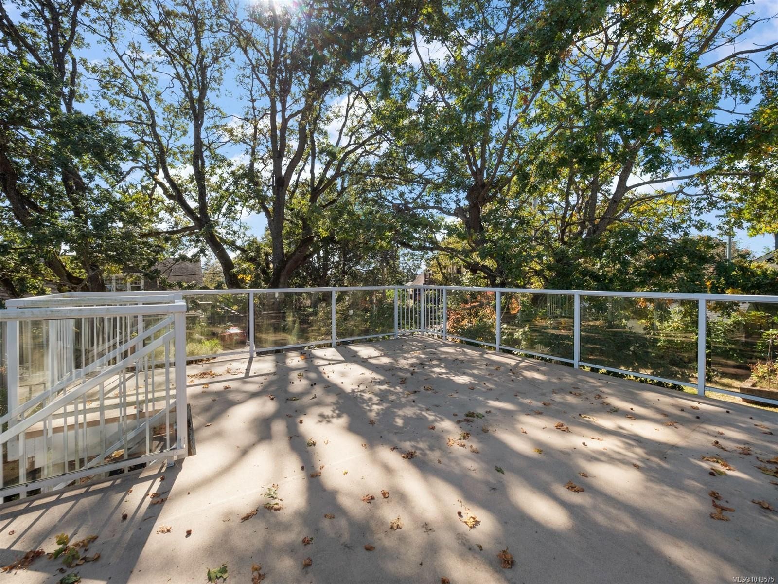 2702 Roseberry Ave, Victoria, BC