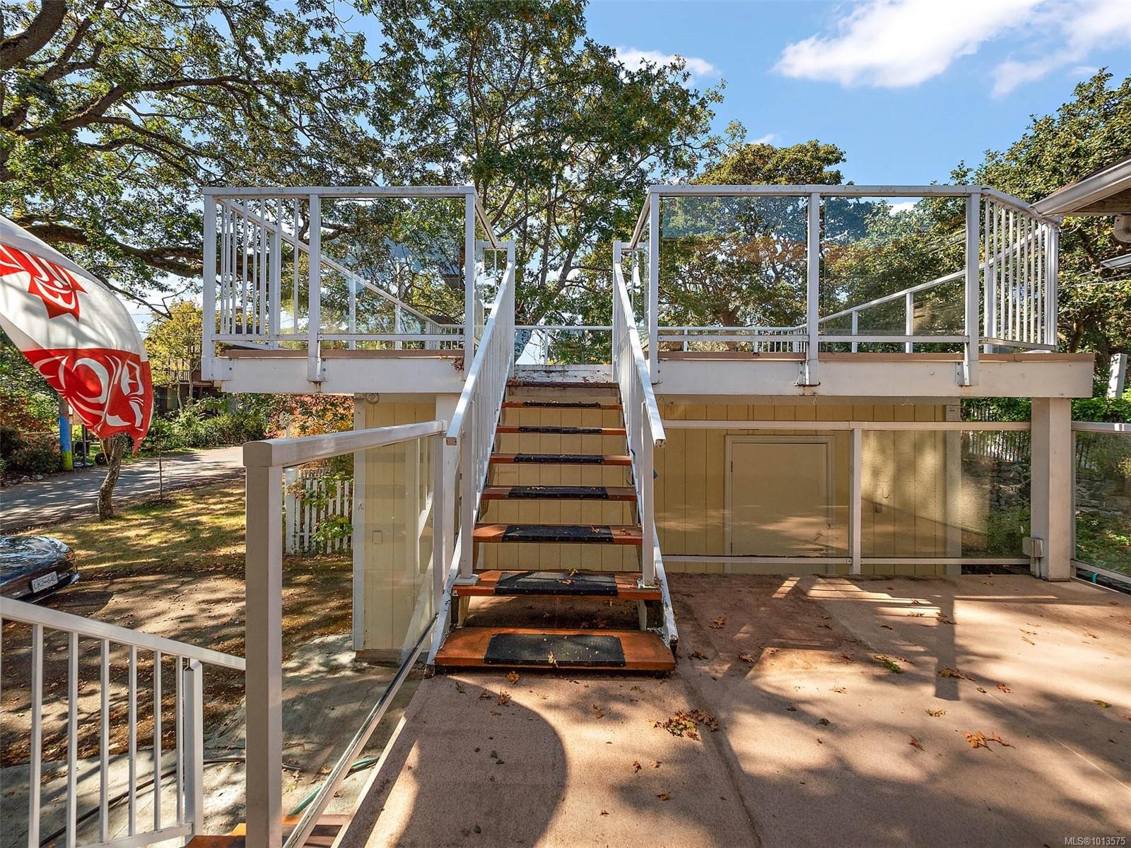 2702 Roseberry Ave, Victoria, BC