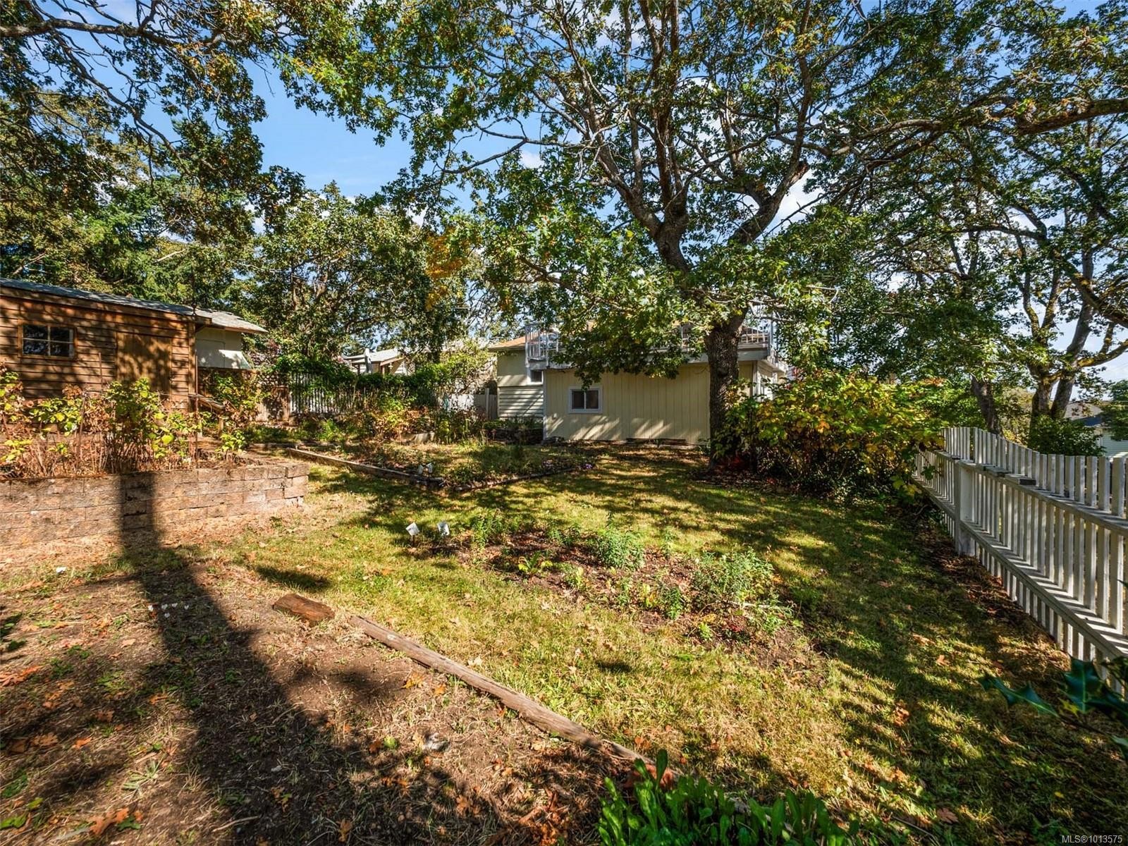 2702 Roseberry Ave, Victoria, BC