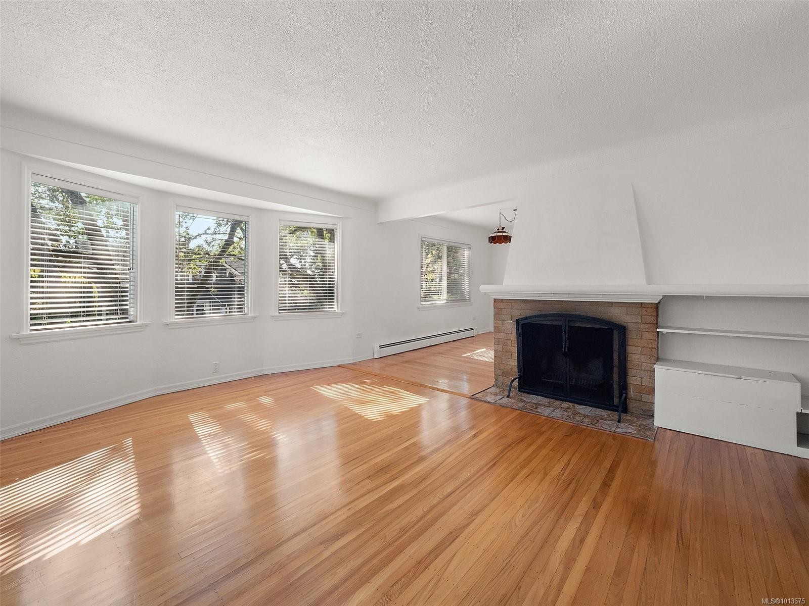 2702 Roseberry Ave, Victoria, BC