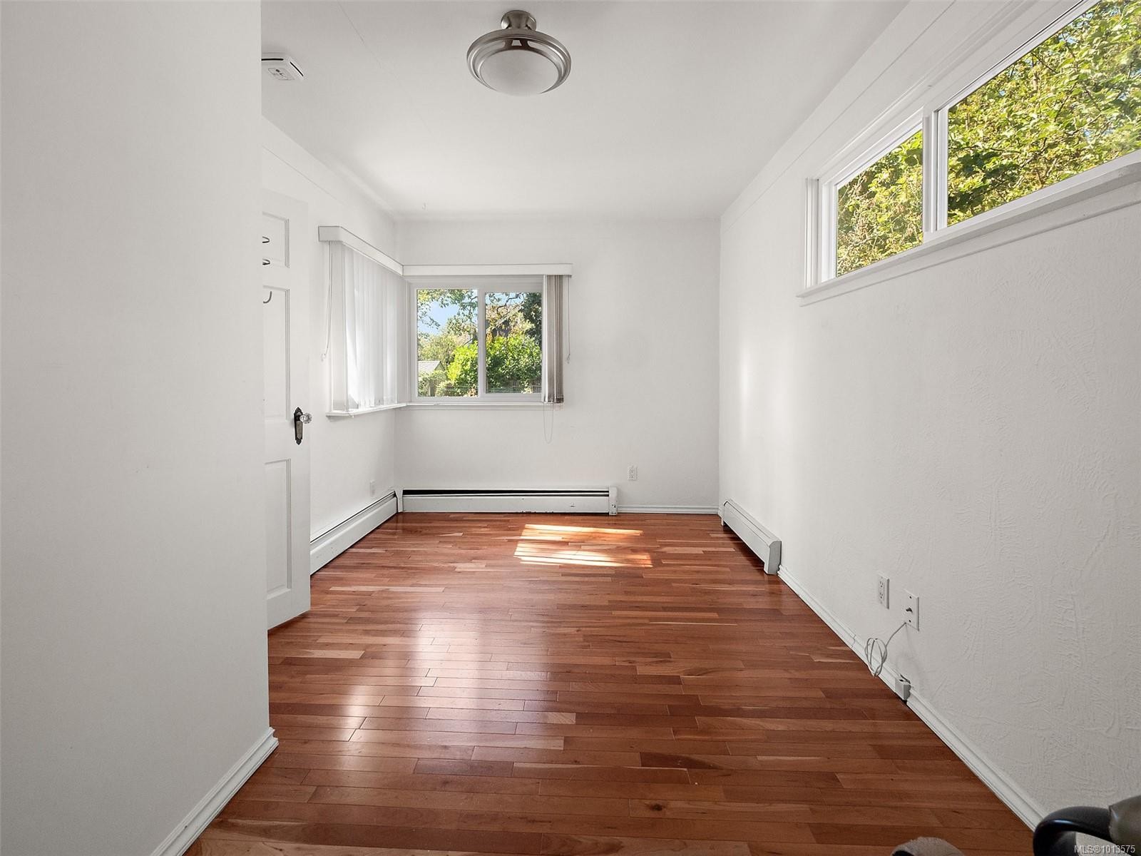 2702 Roseberry Ave, Victoria, BC