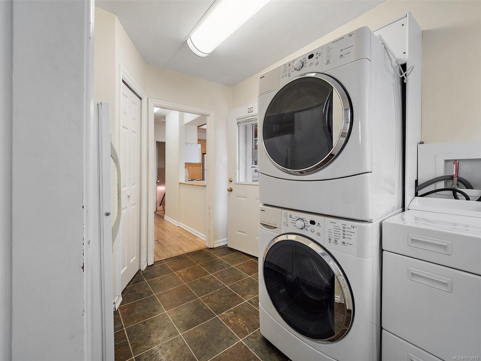 2702 Roseberry Ave, Victoria, BC