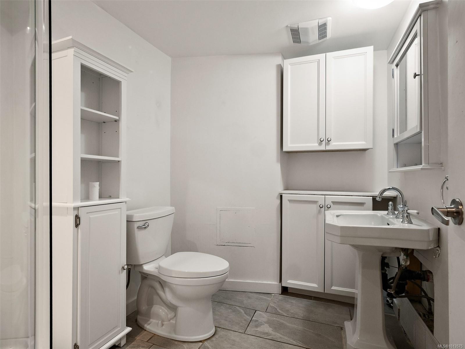 2702 Roseberry Ave, Victoria, BC