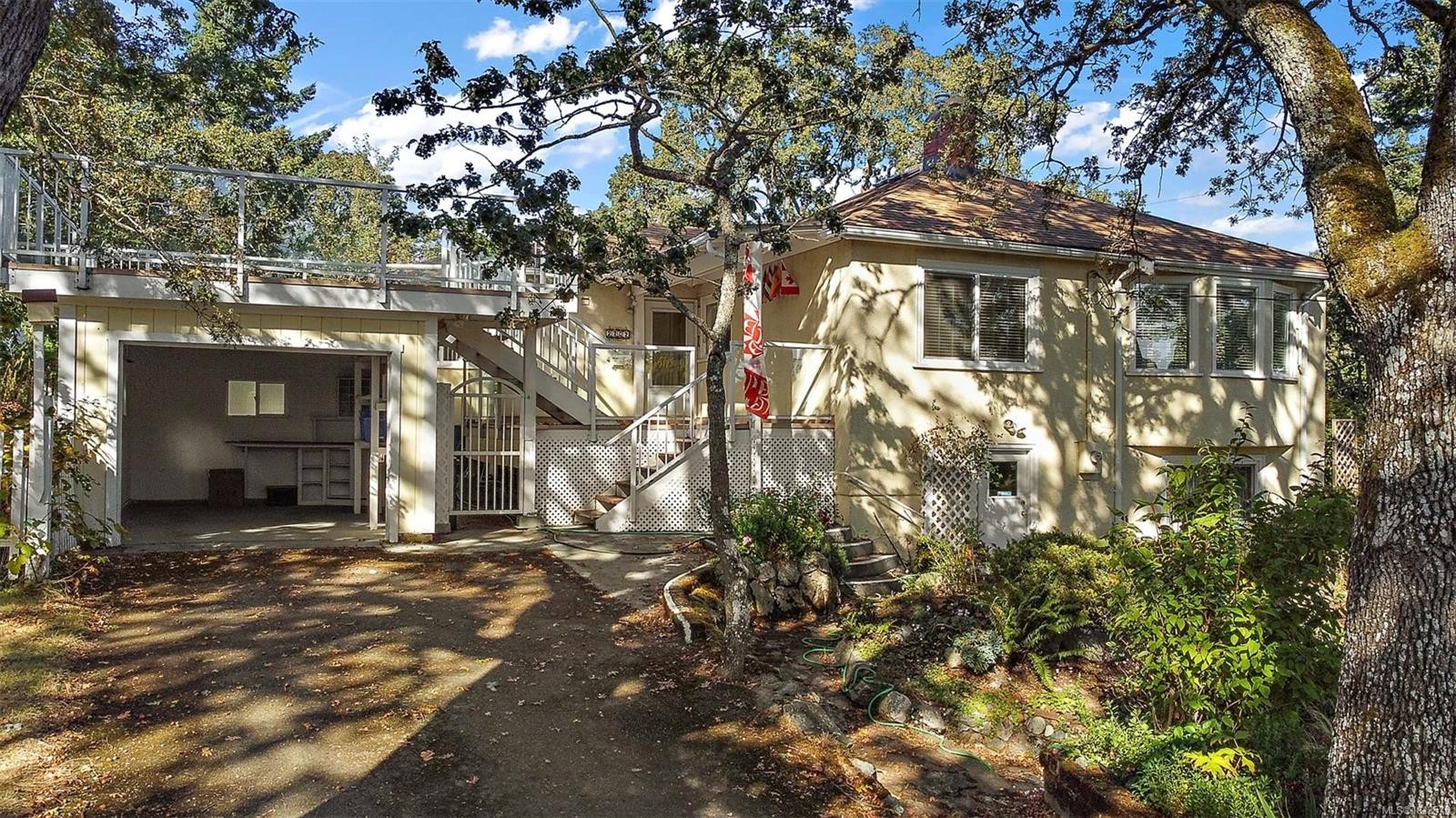 2702 Roseberry Ave, Victoria, BC