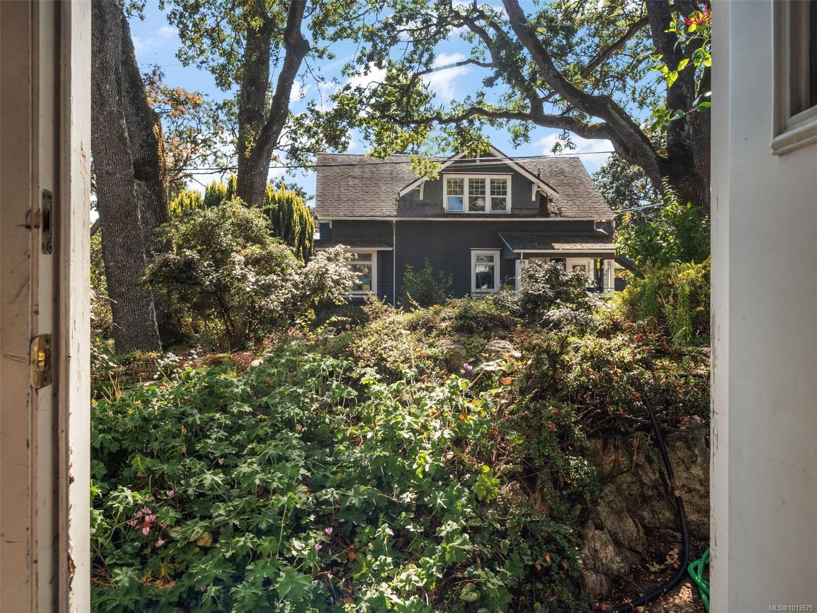 2702 Roseberry Ave, Victoria, BC