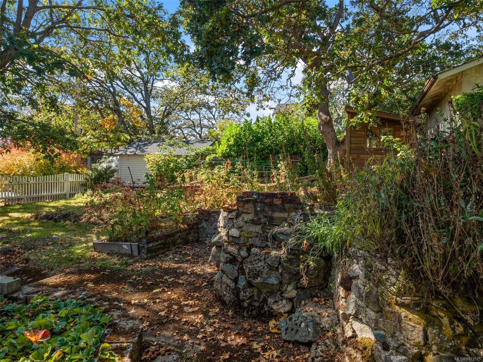 2702 Roseberry Ave, Victoria, BC