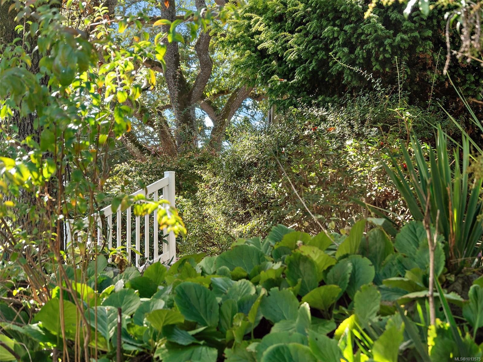 2702 Roseberry Ave, Victoria, BC