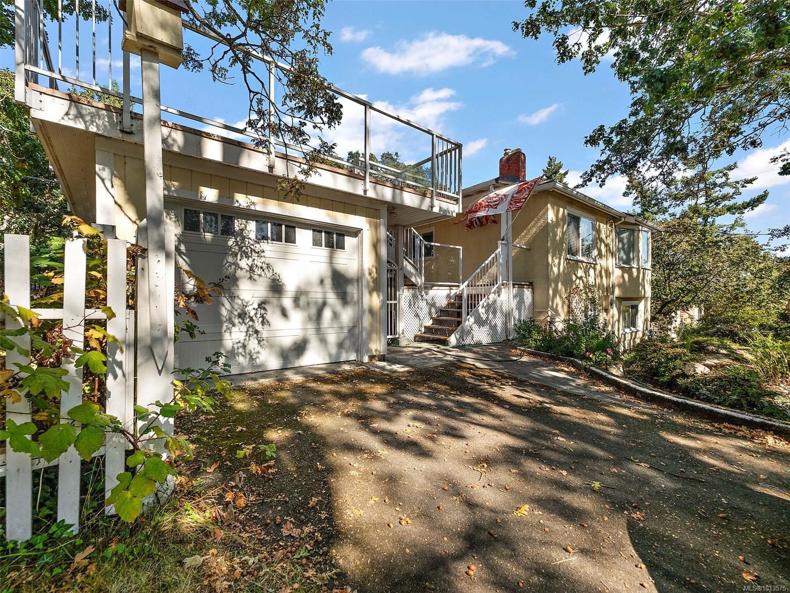 2702 Roseberry Ave, Victoria, BC