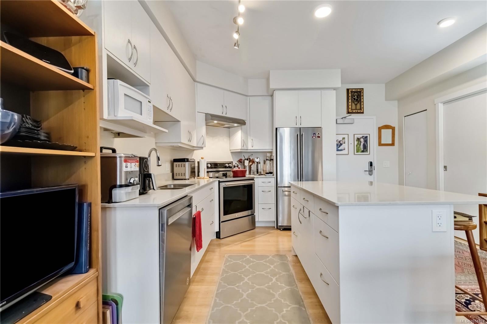 203-6609 Goodmere Rd, Sooke, BC - Indoor Photo Showing Kitchen With Stainless Steel Kitchen With Upgraded Kitchen