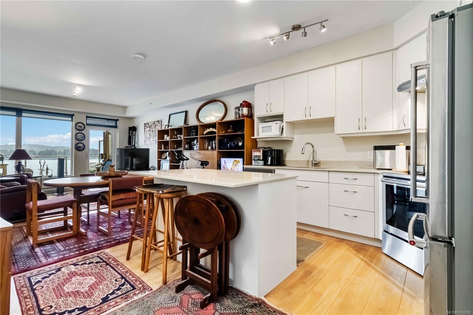 203-6609 Goodmere Rd, Sooke, BC - Indoor Photo Showing Kitchen