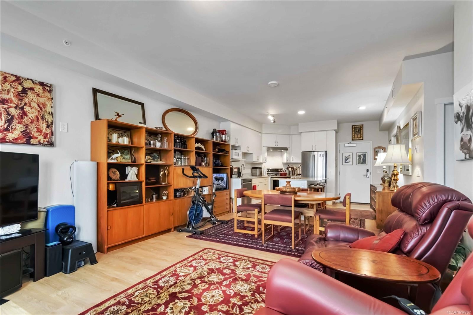 203-6609 Goodmere Rd, Sooke, BC - Indoor Photo Showing Living Room