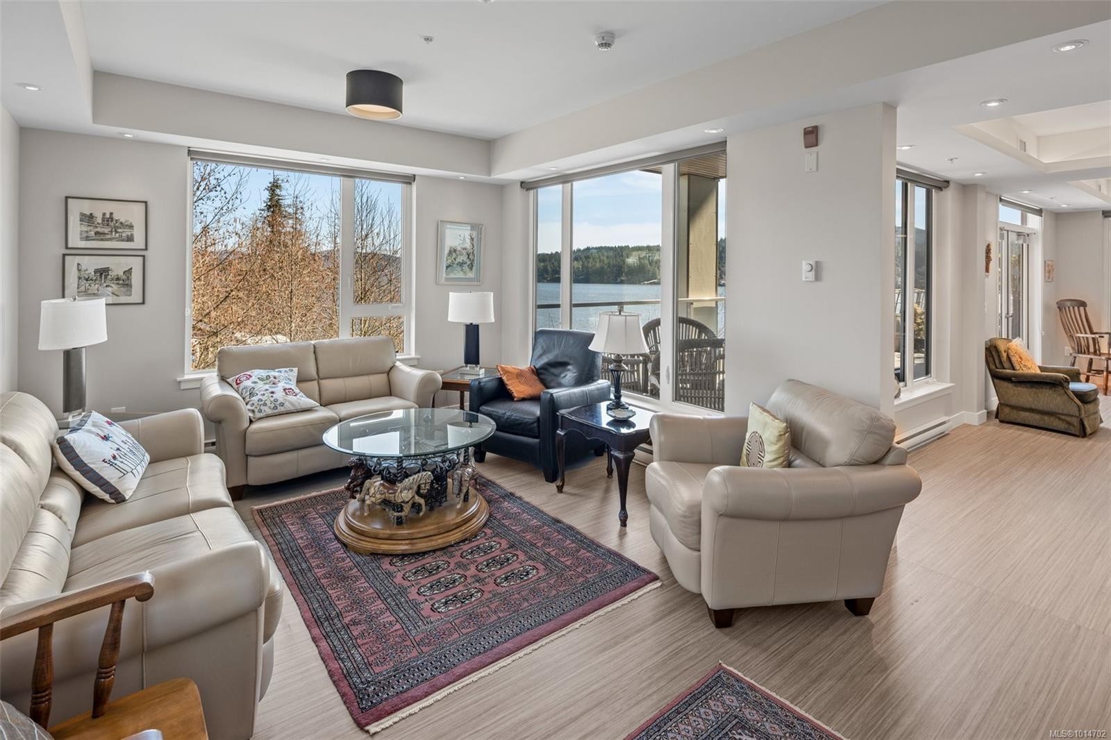 203-6609 Goodmere Rd, Sooke, BC - Indoor Photo Showing Living Room