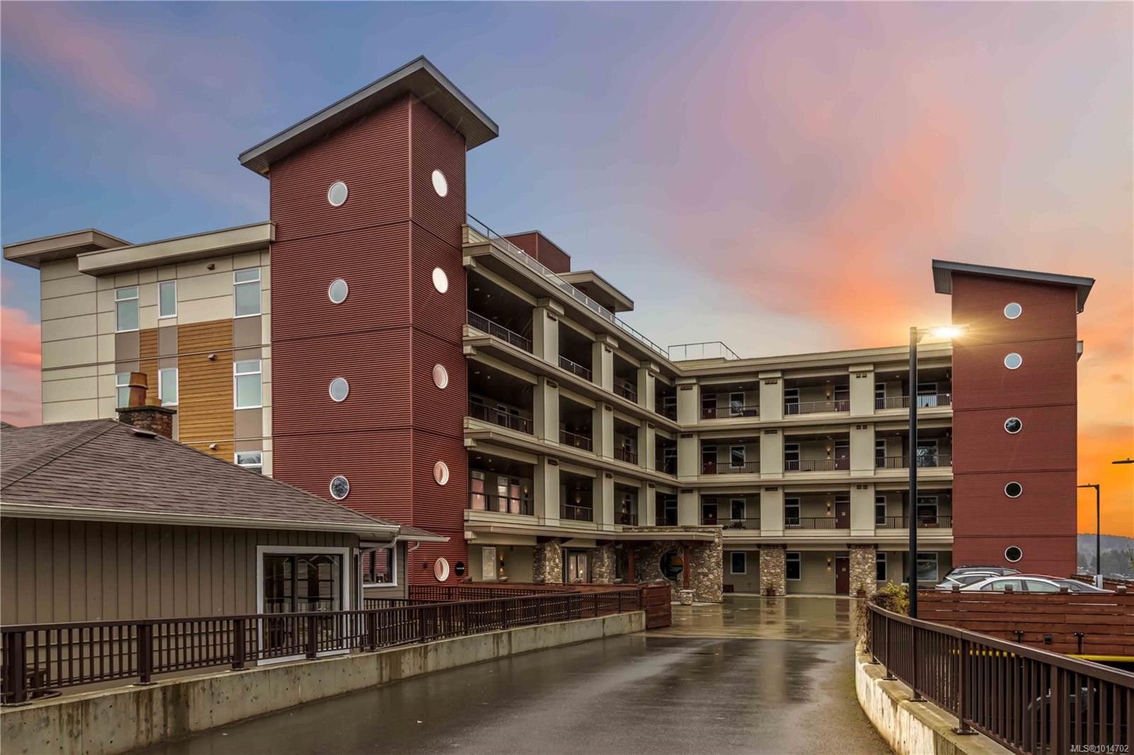 203-6609 Goodmere Rd, Sooke, BC - Outdoor