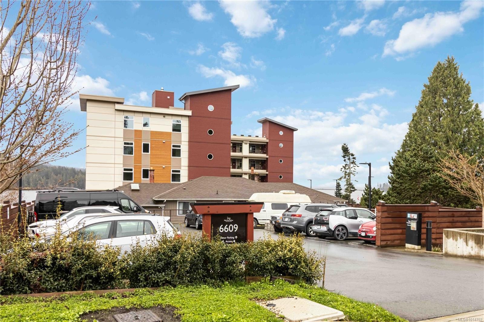 203-6609 Goodmere Rd, Sooke, BC - Outdoor