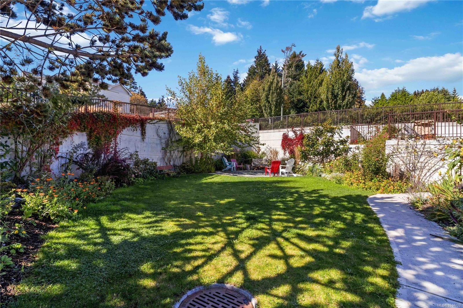 203-6609 Goodmere Rd, Sooke, BC - Outdoor