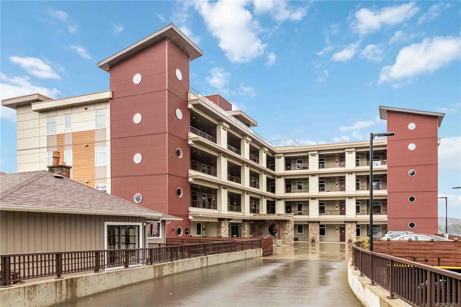 203-6609 Goodmere Rd, Sooke, BC - Outdoor