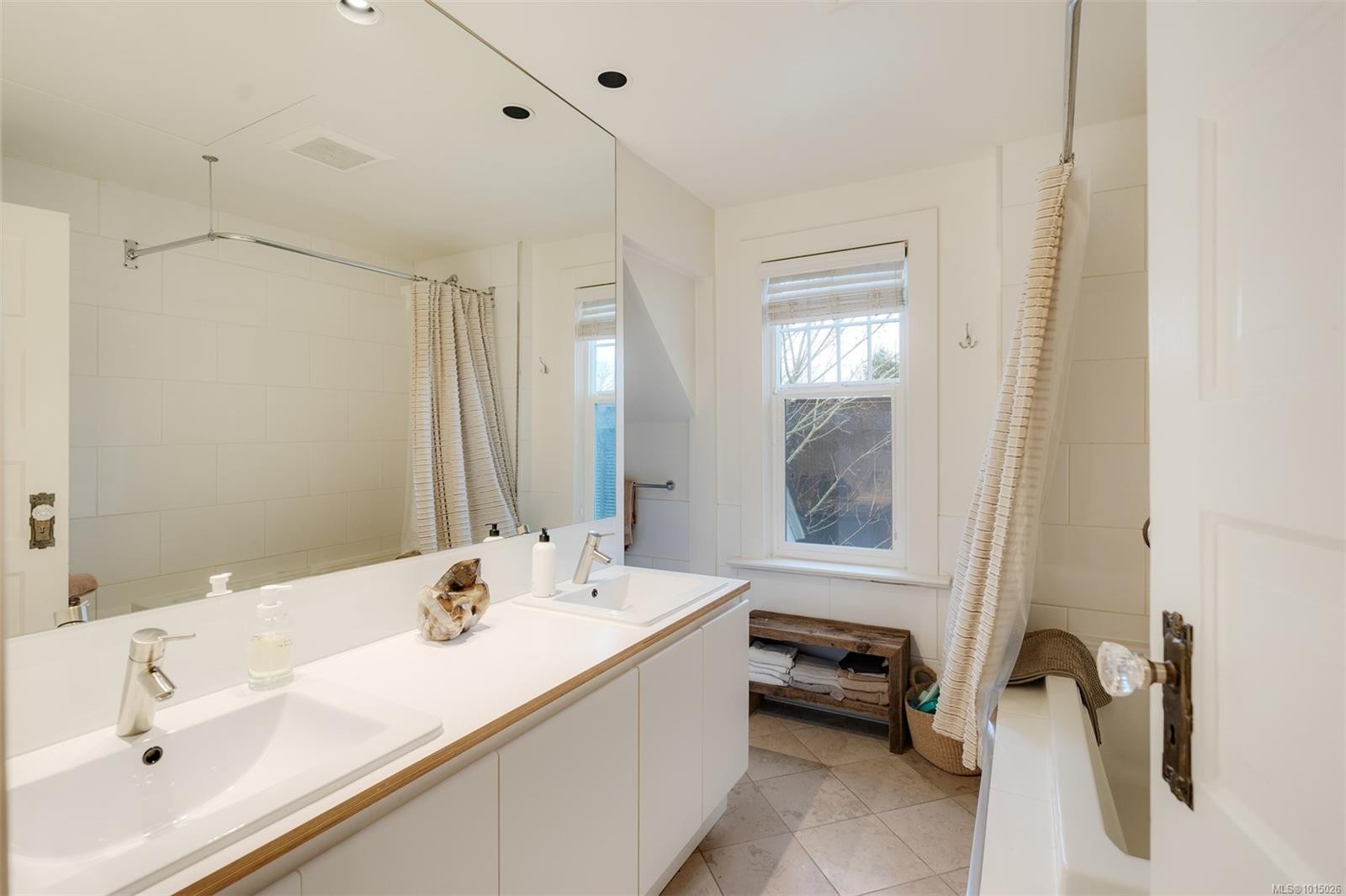 1546 Monterey Ave, Oak Bay, BC