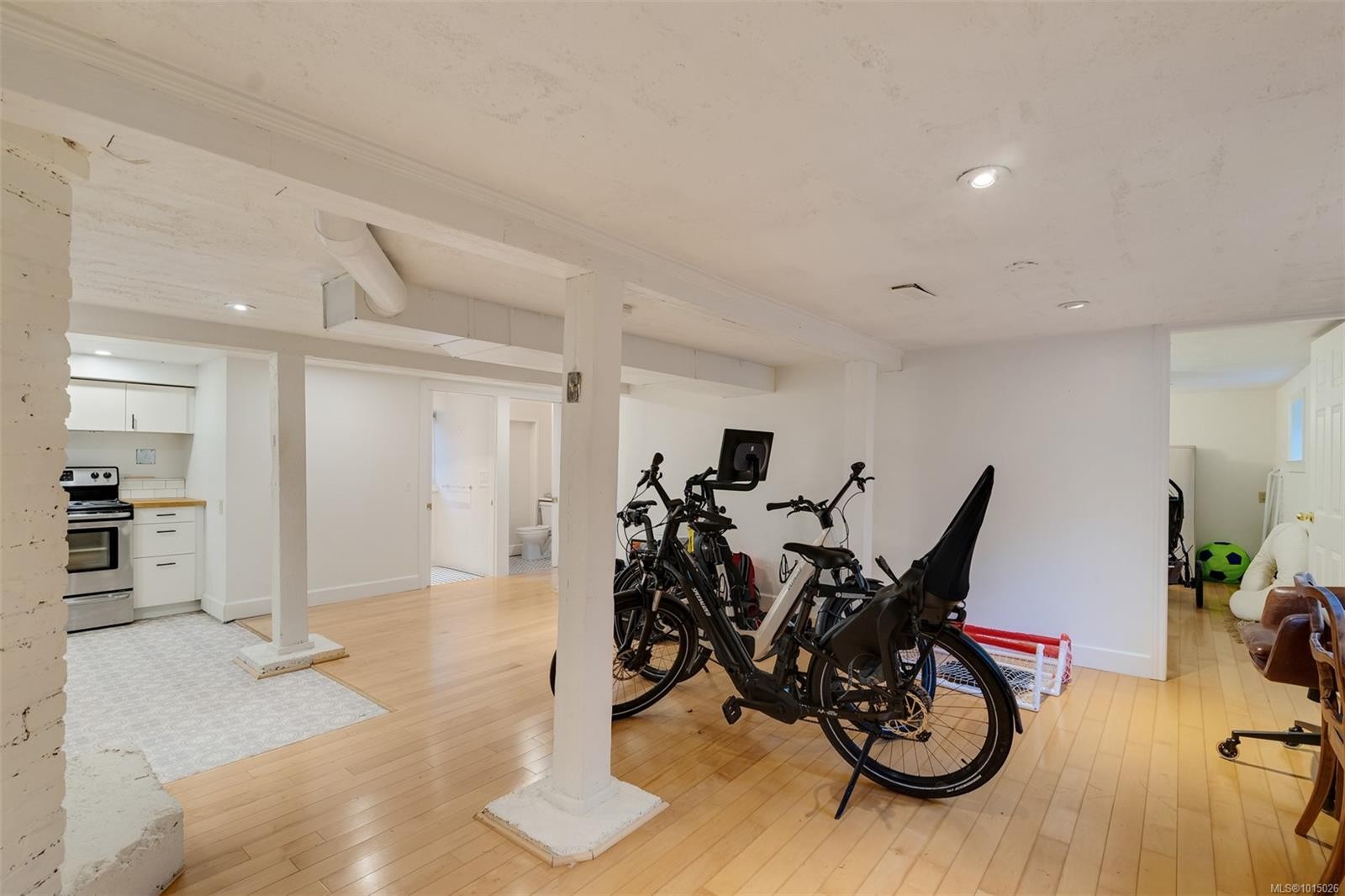 1546 Monterey Ave, Oak Bay, BC