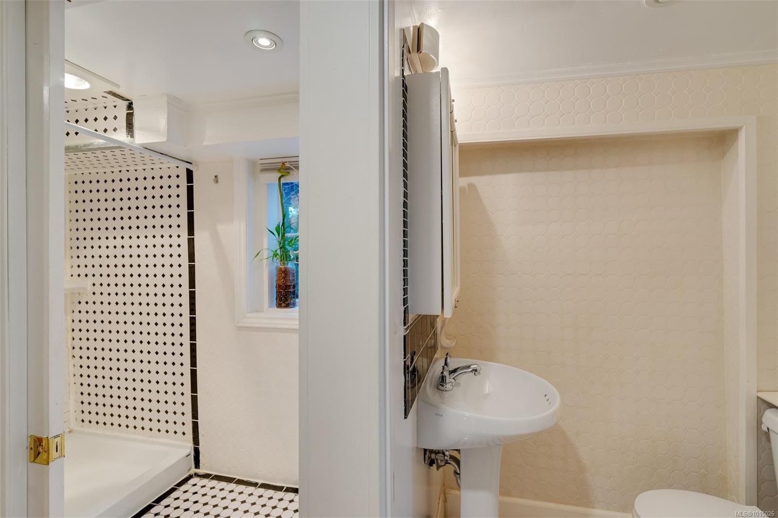 1546 Monterey Ave, Oak Bay, BC