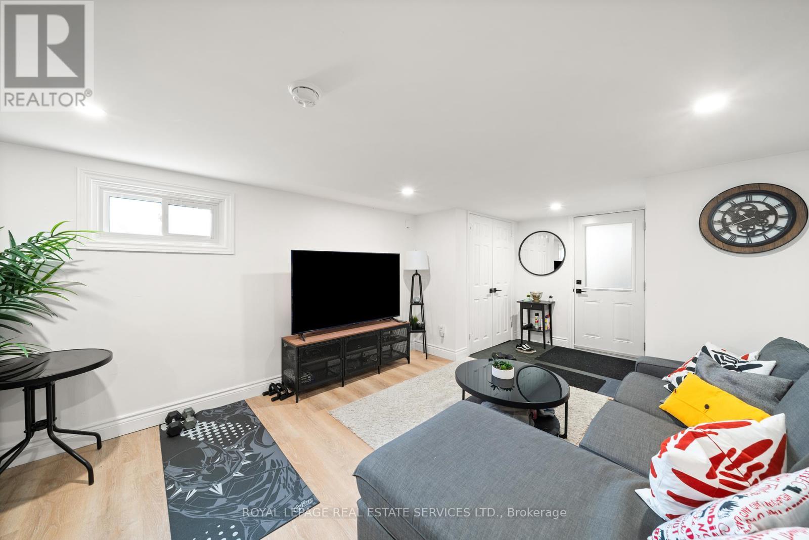 6 Corbett Crescent, Aurora, ON - Indoor