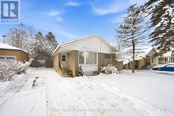 6 CORBETT CRESCENT Aurora, ON L4G 2G1