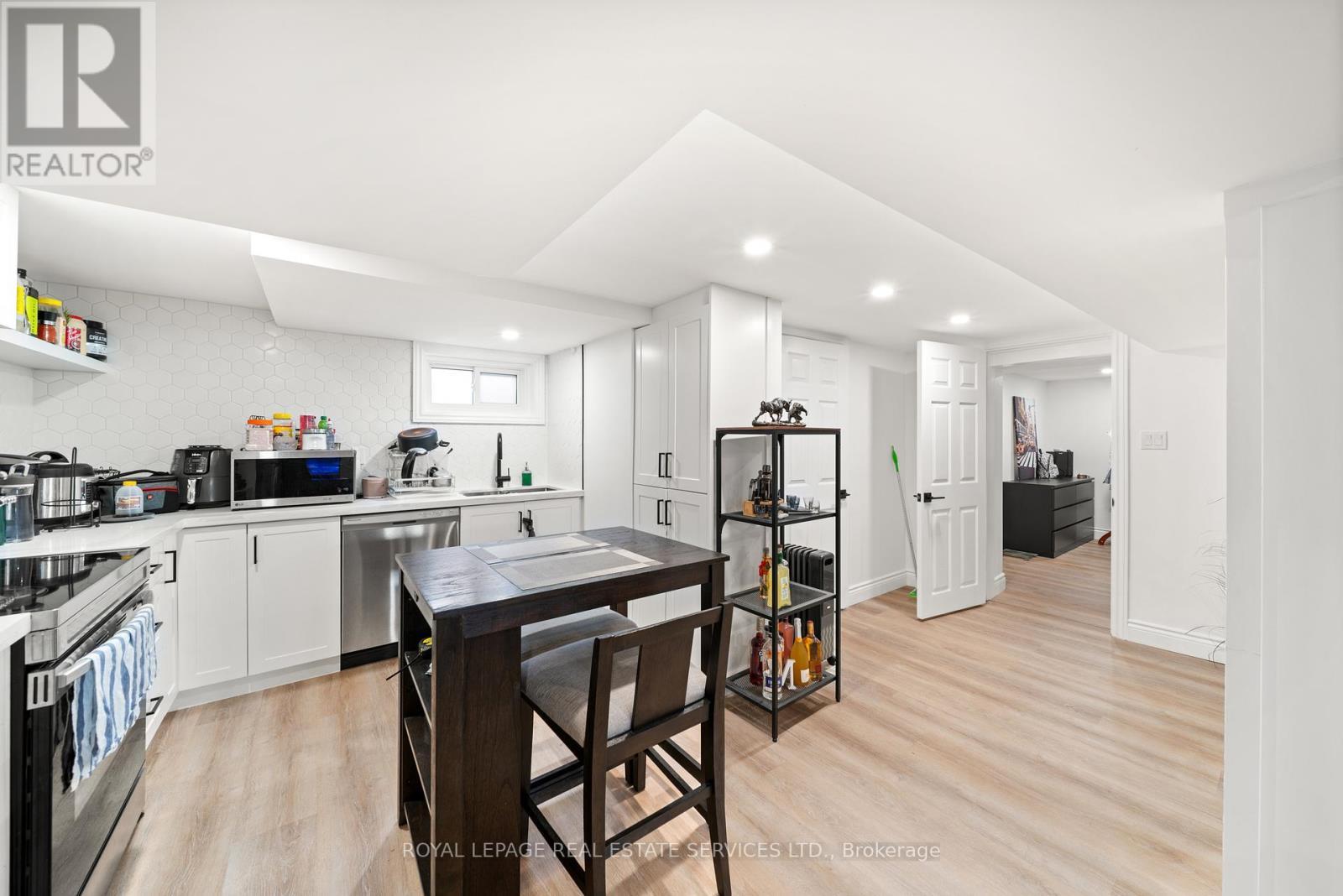 6 Corbett Crescent, Aurora, ON - Indoor