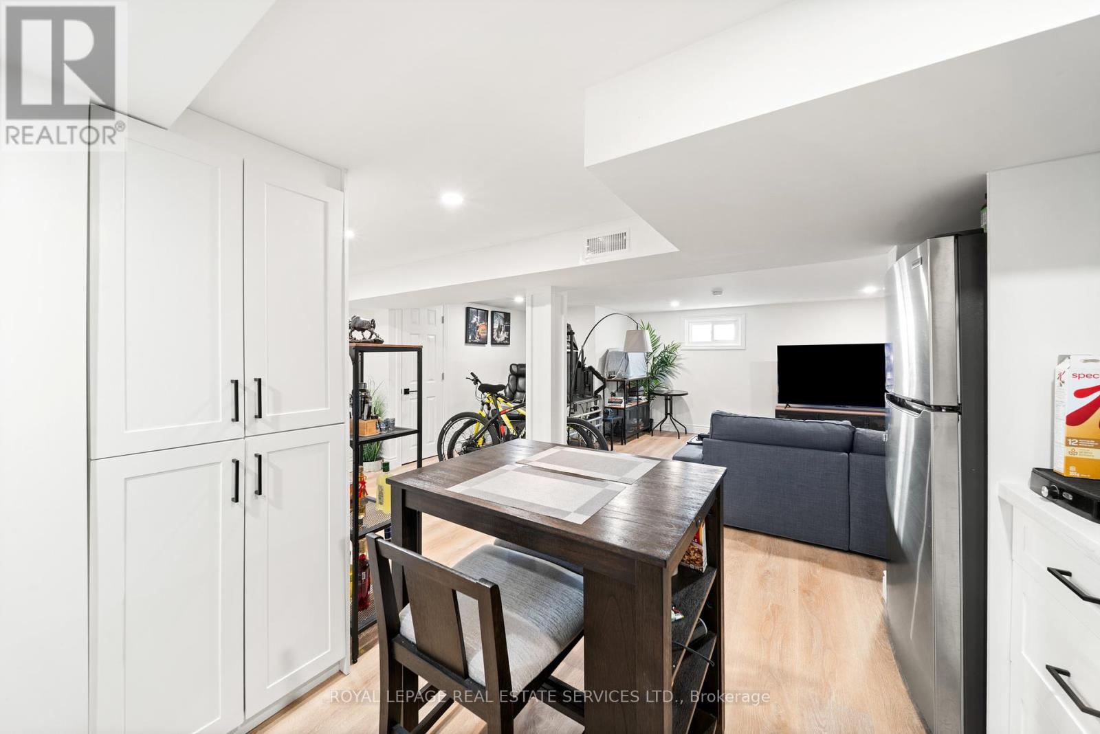 6 Corbett Crescent, Aurora, ON - Indoor