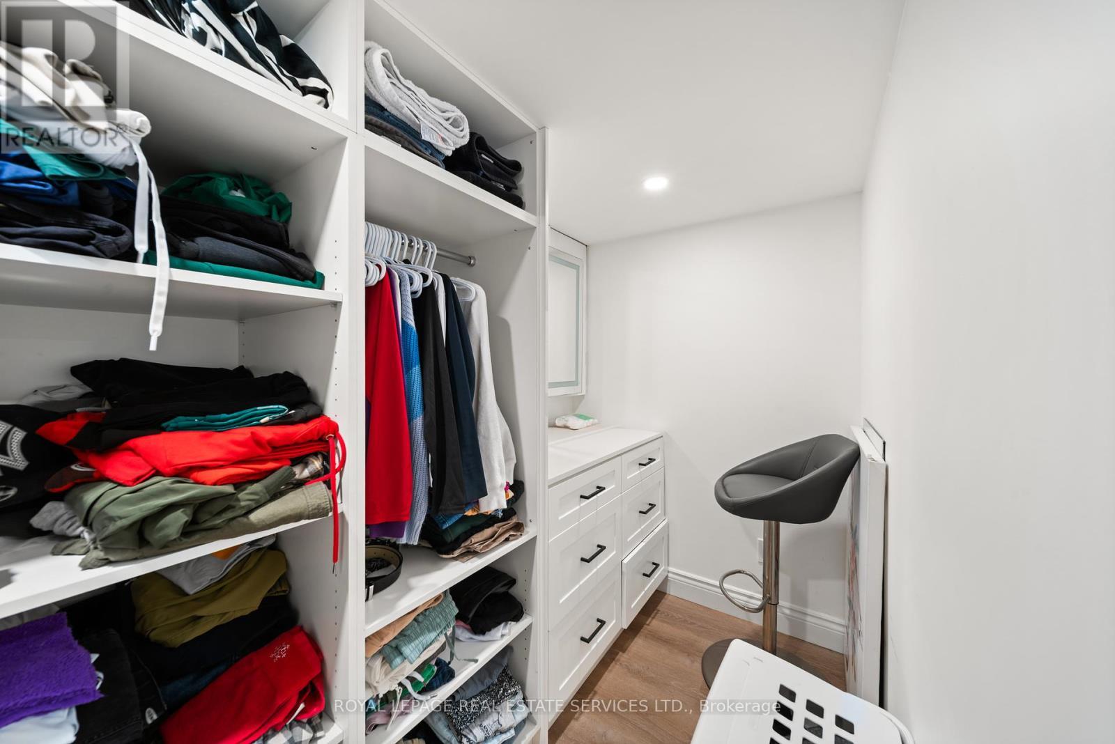 6 Corbett Crescent, Aurora, ON - Indoor With Storage