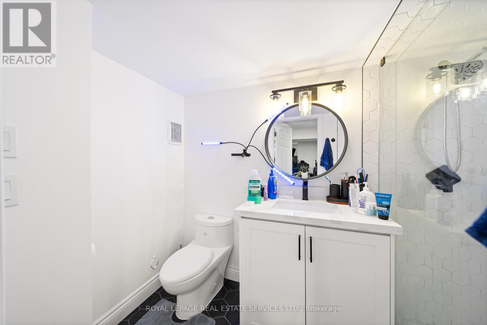 6 Corbett Crescent, Aurora, ON - Indoor Photo Showing Bathroom