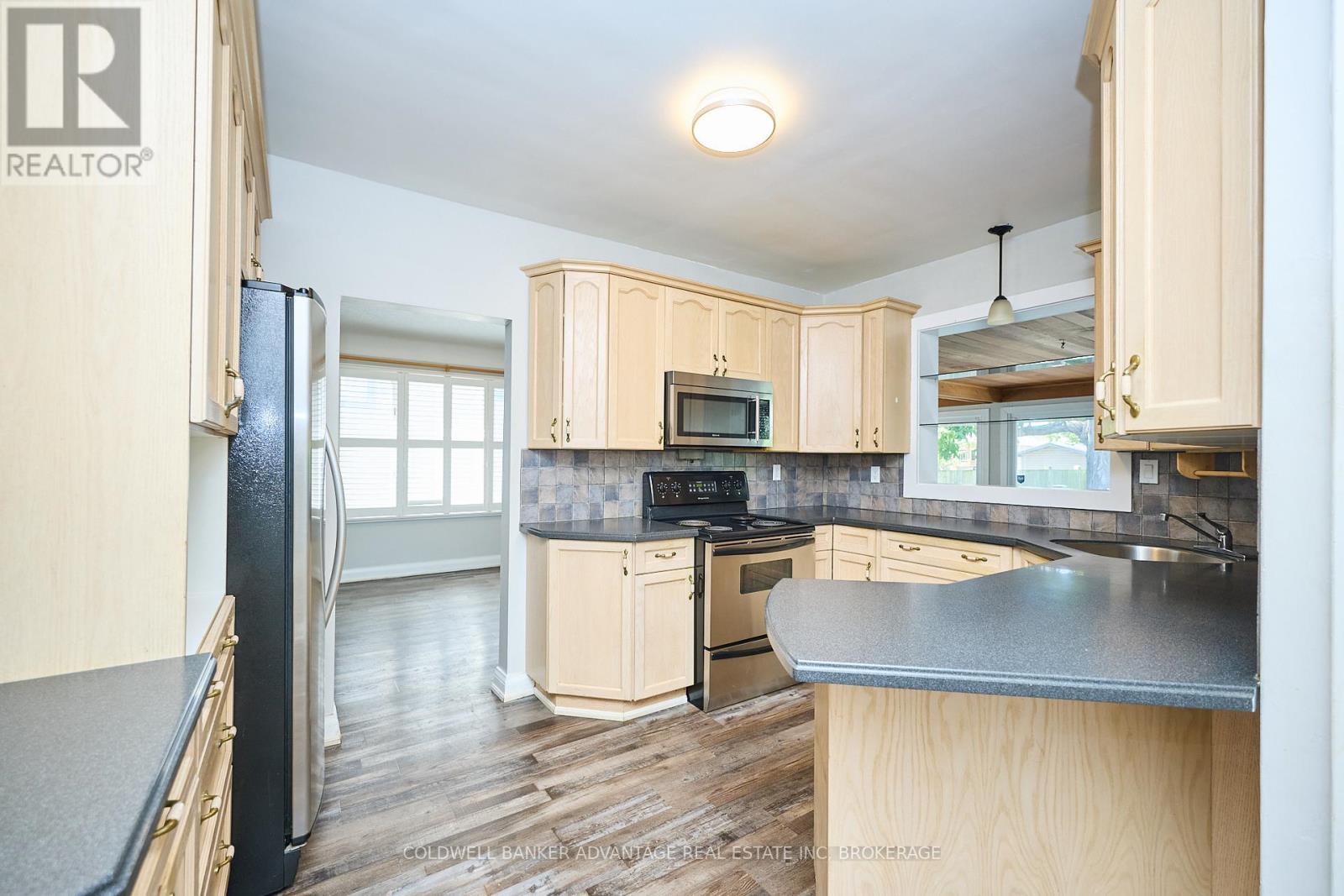 49 Carlton Avenue, Welland (N. Welland), ON - Indoor Photo Showing Kitchen