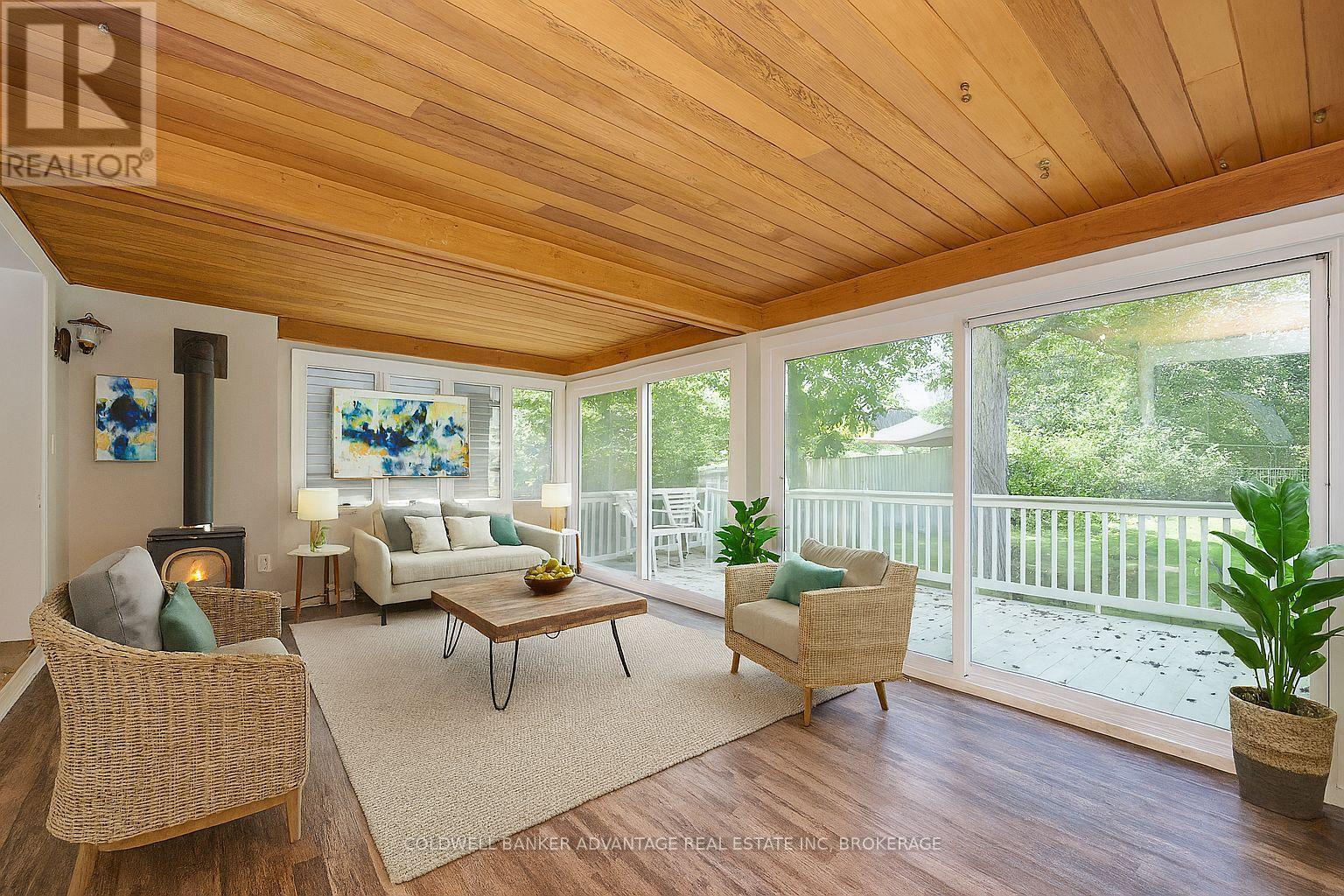 49 Carlton Avenue, Welland (N. Welland), ON - With Deck Patio Veranda With Exterior