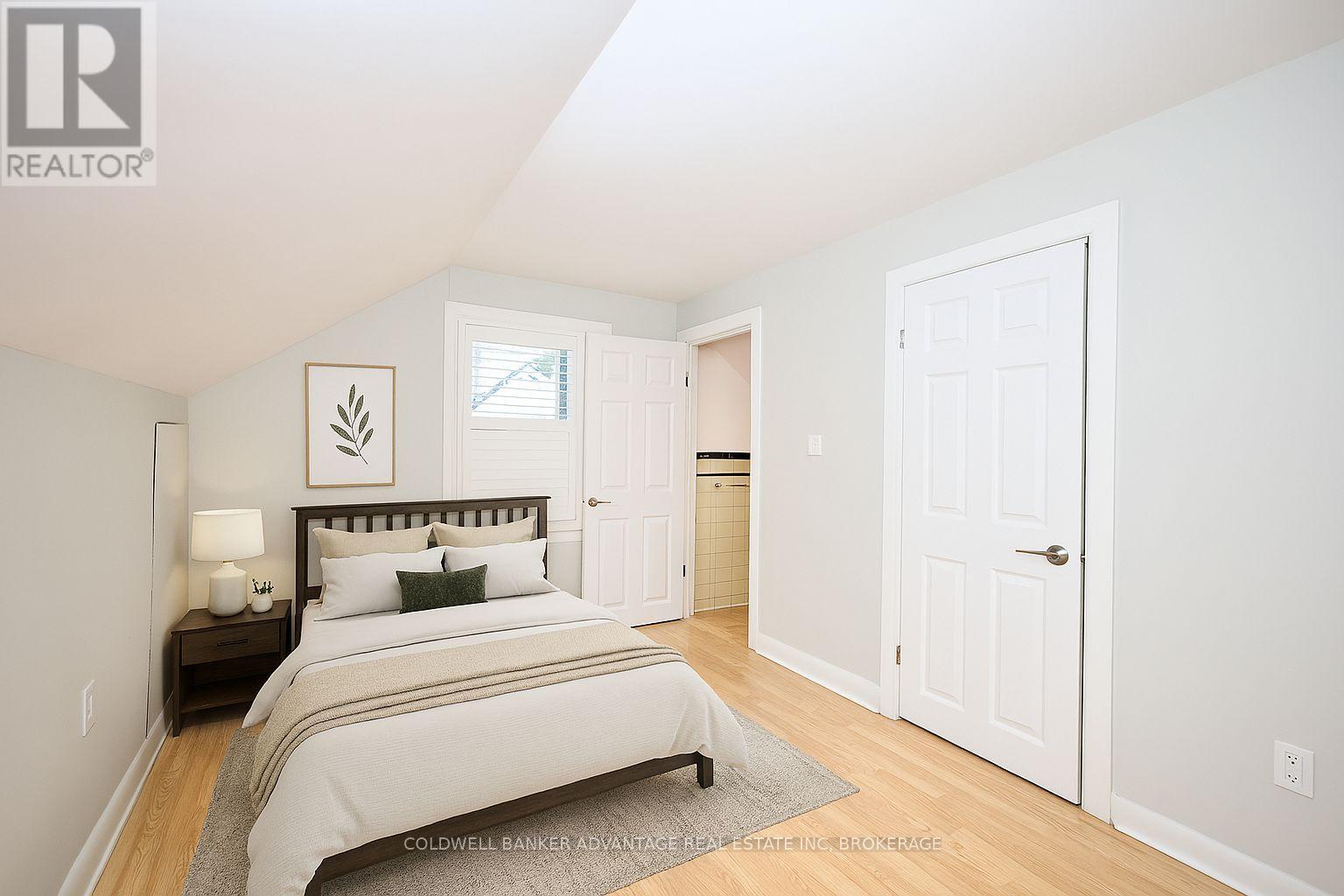 49 Carlton Avenue, Welland (N. Welland), ON - Indoor Photo Showing Bedroom