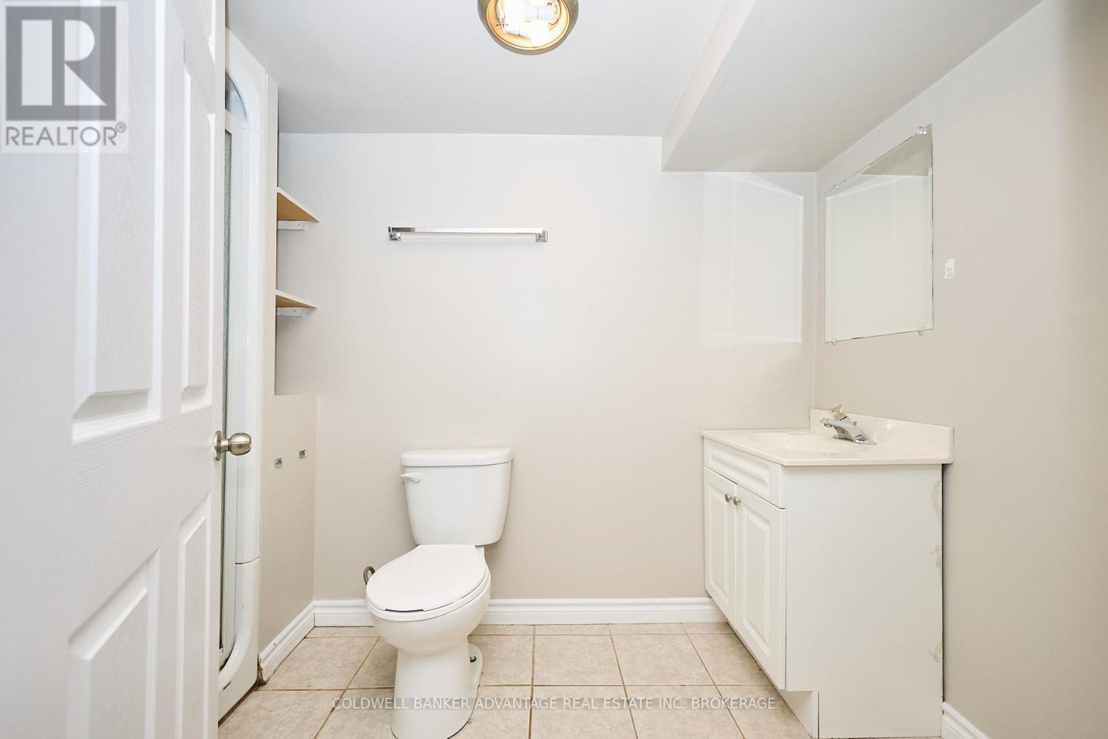 49 Carlton Avenue, Welland (N. Welland), ON - Indoor Photo Showing Bathroom