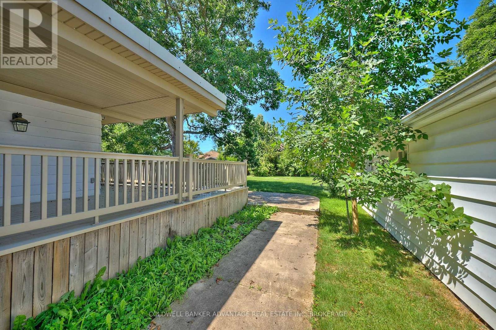 49 Carlton Avenue, Welland (N. Welland), ON - Outdoor With Deck Patio Veranda