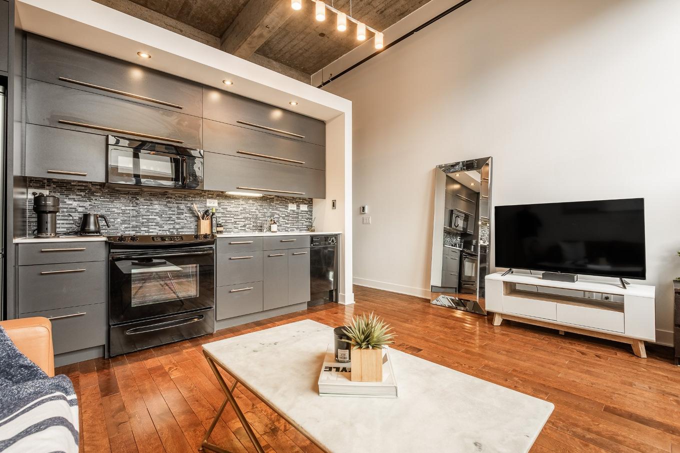 Cuisine - 420-3700 Rue St-Antoine O., Montréal (Le Sud-Ouest), QC - Indoor Photo Showing Living Room