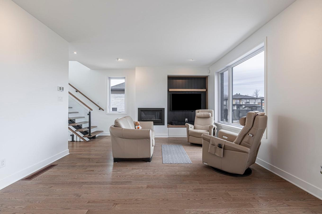 Living room - 1105 Rue Jean-Vallerand, Boucherville, QC - Indoor Photo Showing Living Room With Fireplace