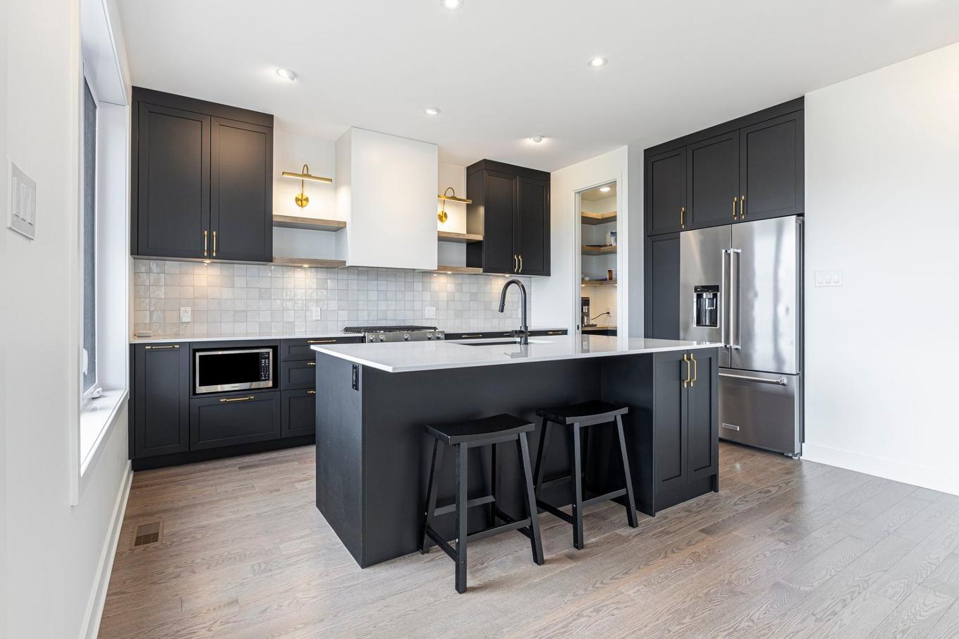 Kitchen - 1105 Rue Jean-Vallerand, Boucherville, QC - Indoor Photo Showing Kitchen With Upgraded Kitchen