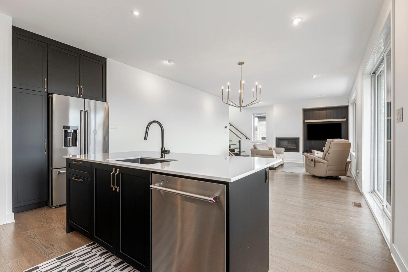 Kitchen - 1105 Rue Jean-Vallerand, Boucherville, QC - Indoor Photo Showing Kitchen With Upgraded Kitchen