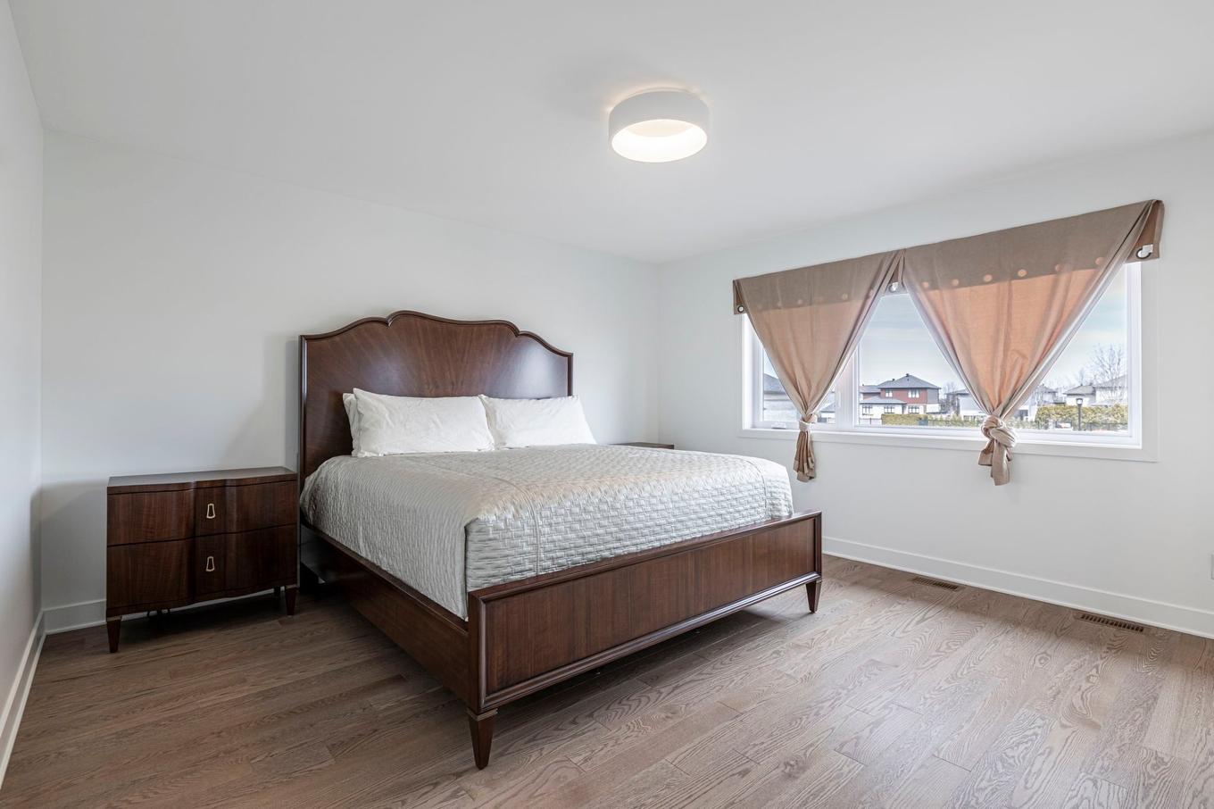 Primary bedroom - 1105 Rue Jean-Vallerand, Boucherville, QC - Indoor Photo Showing Bedroom