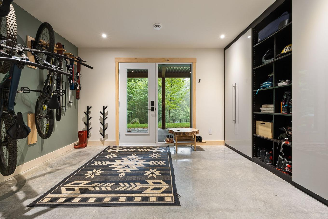 Hall d'entrée/Vestibule - 43 Rue Ducharme, Shefford, QC - Indoor Photo Showing Other Room