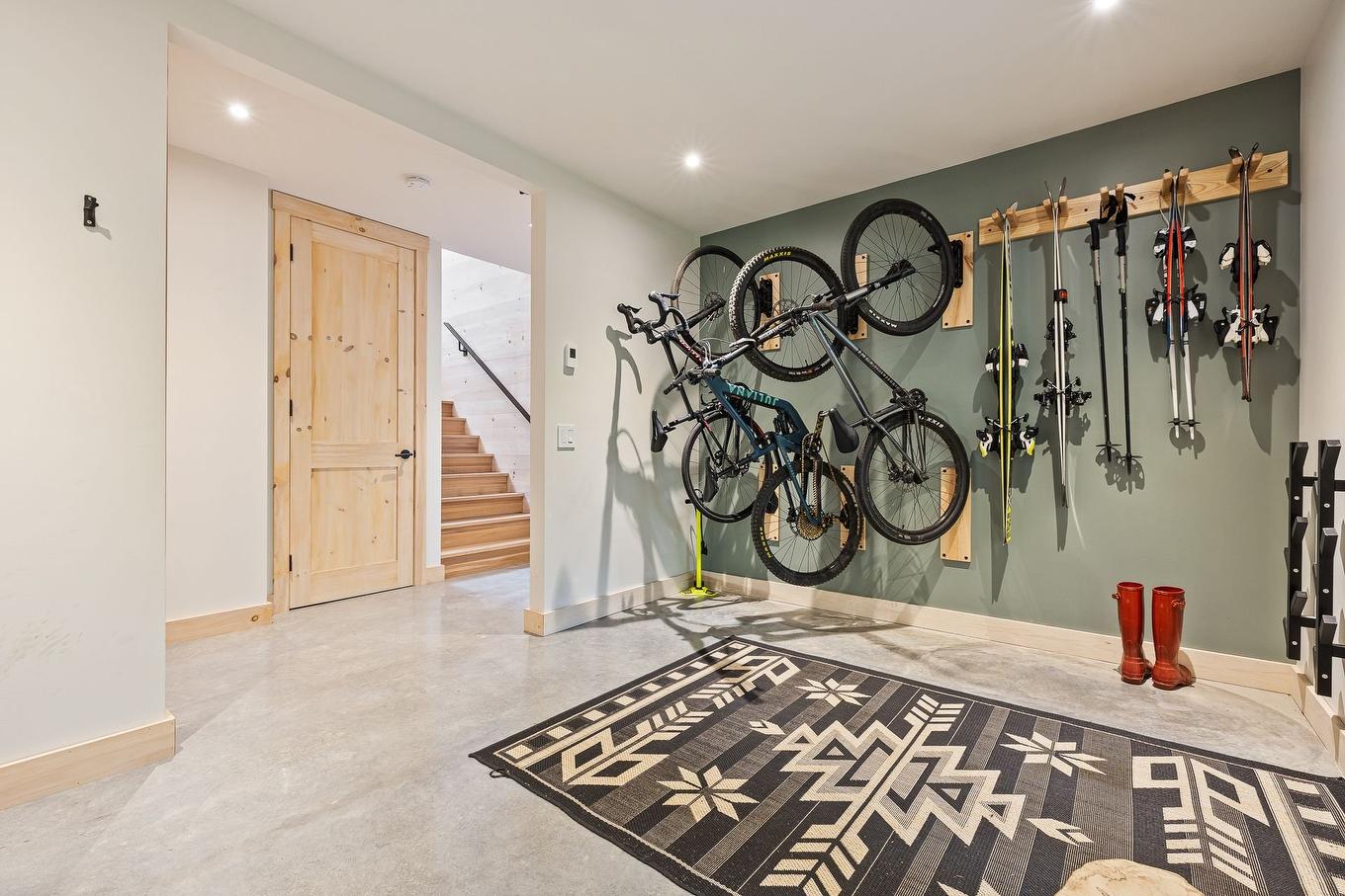 Hall d'entrée/Vestibule - 43 Rue Ducharme, Shefford, QC - Indoor Photo Showing Other Room