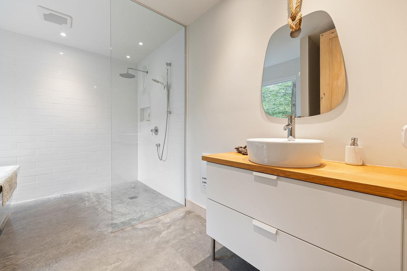 Salle de bains - 43 Rue Ducharme, Shefford, QC - Indoor Photo Showing Bathroom