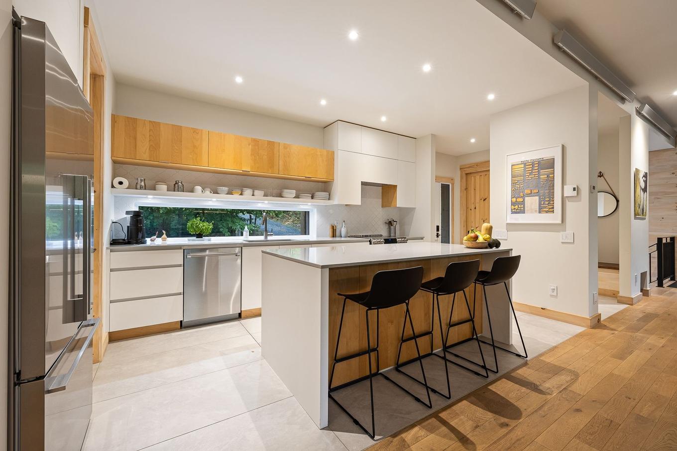 Cuisine - 43 Rue Ducharme, Shefford, QC - Indoor Photo Showing Kitchen With Upgraded Kitchen