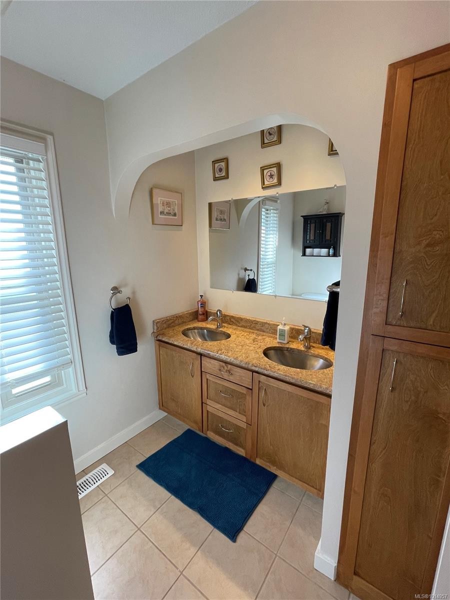 7130 Highland Dr, Port Hardy, BC