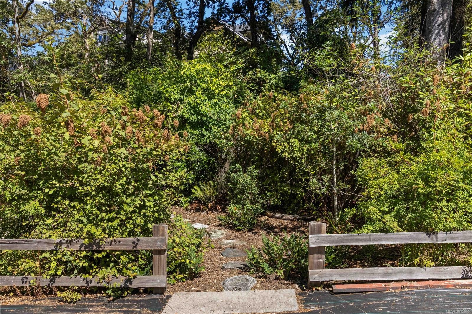 929 Woodhall Dr, Saanich, BC