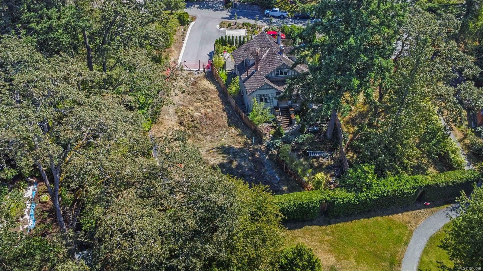 929 Woodhall Dr, Saanich, BC