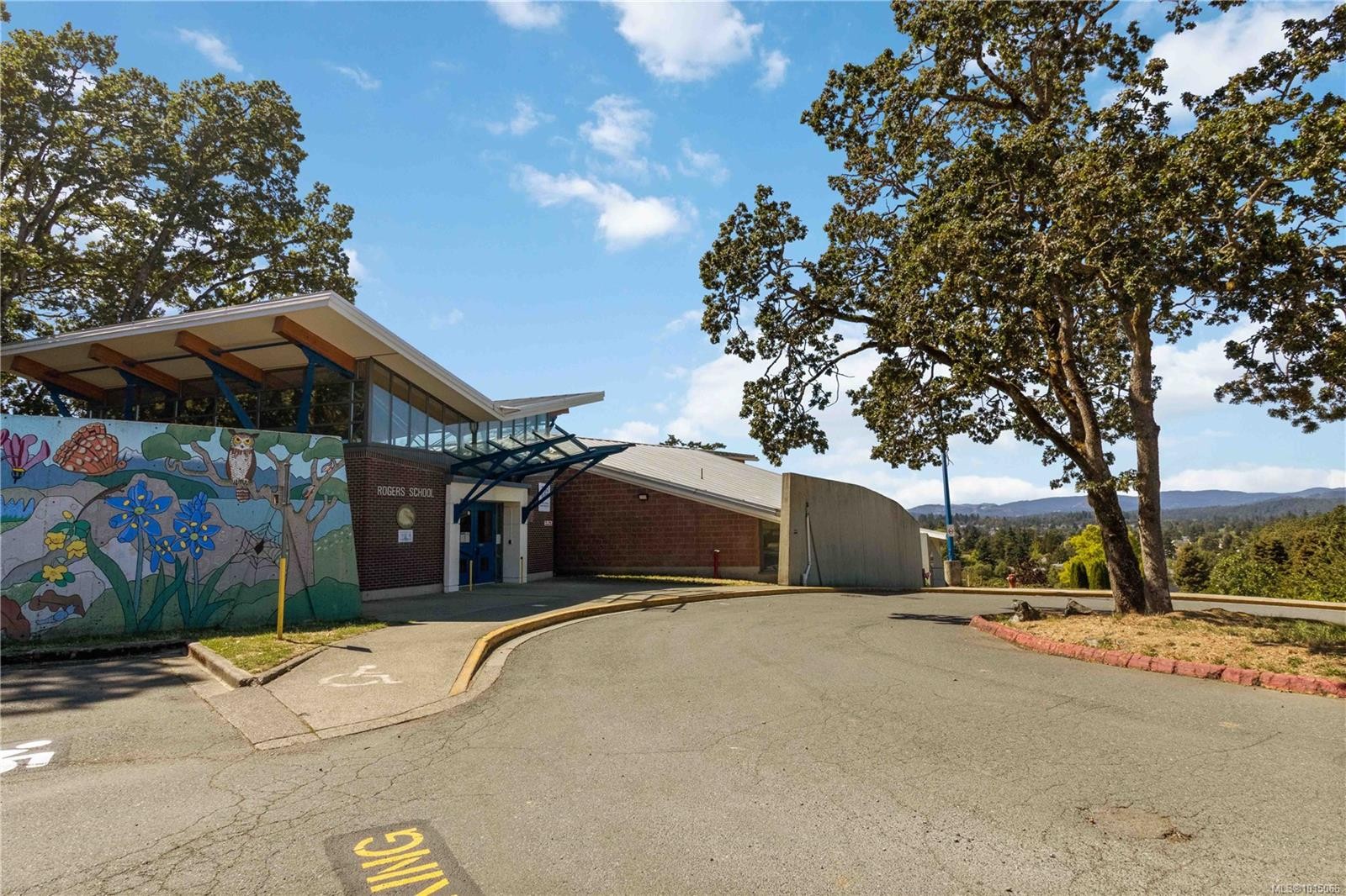 929 Woodhall Dr, Saanich, BC